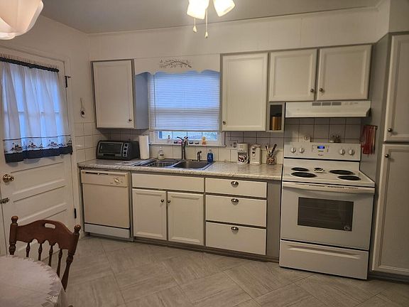 3rd image of 1435 Carrollton Ave