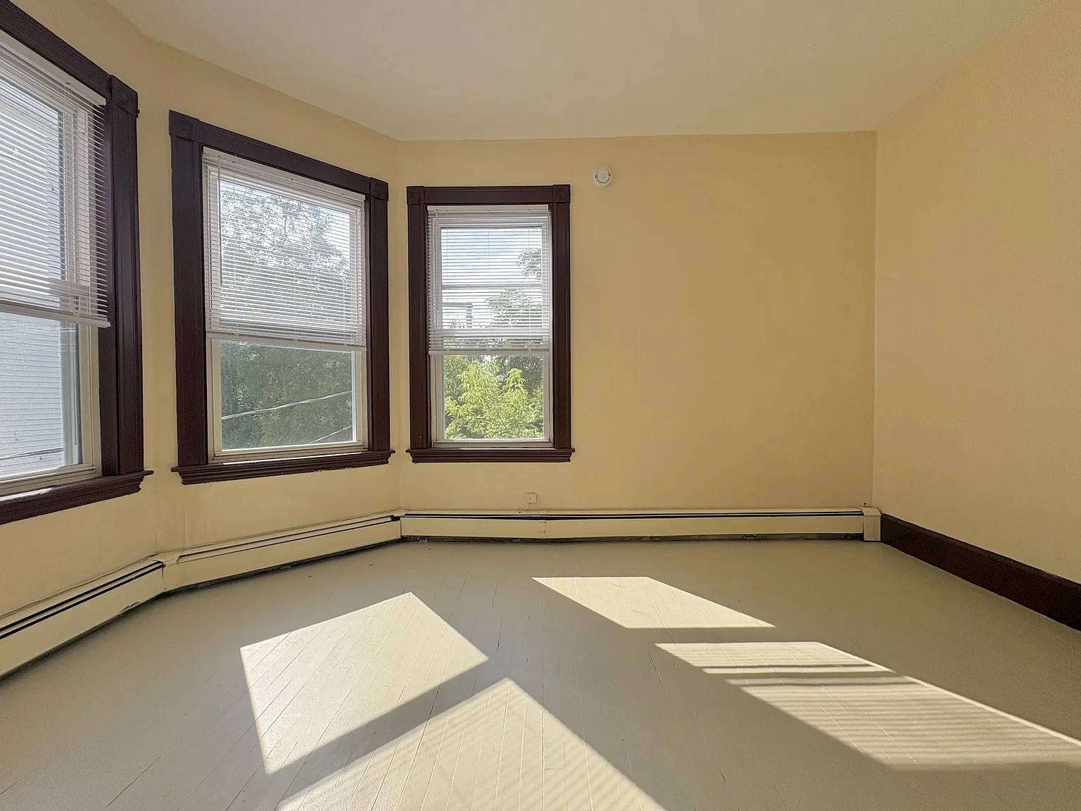 4 bed, 1100 sqft, $1,700 — Photo 4
