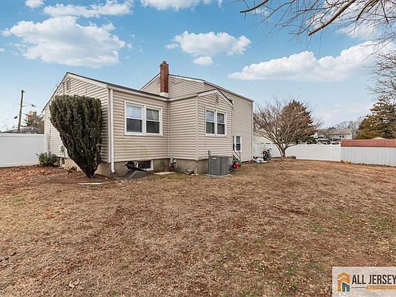4th image of 19 Lonsdale Dr