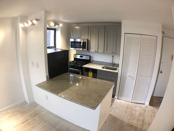 2nd image of 829 Greenwood Ave APT 7P