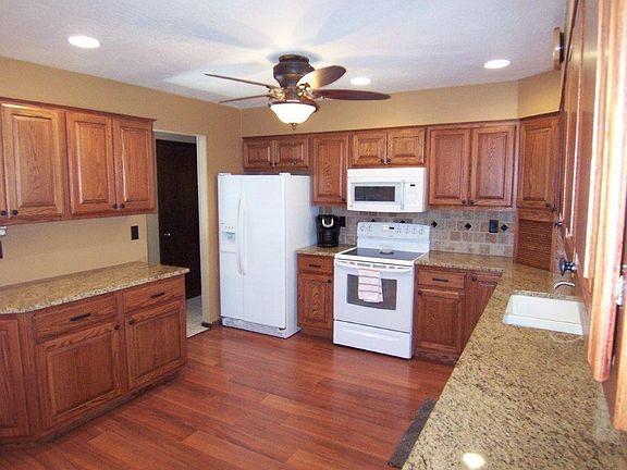 5th image of 4309 Village Green Ct