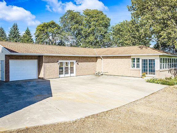 3rd image of 1348 Oak Rd