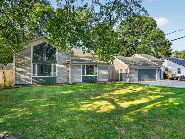 6187 Larkhall Dr, Madison, OH 44057