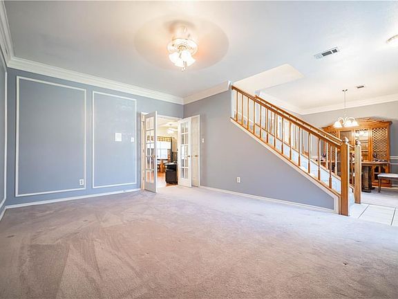4th image of 2328 Heatherdale Dr