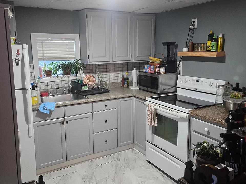 37 Oak Ave #1R