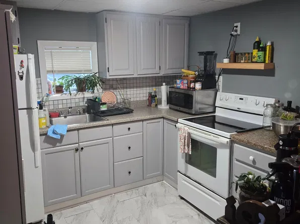 37 Oak Ave, Worcester, MA