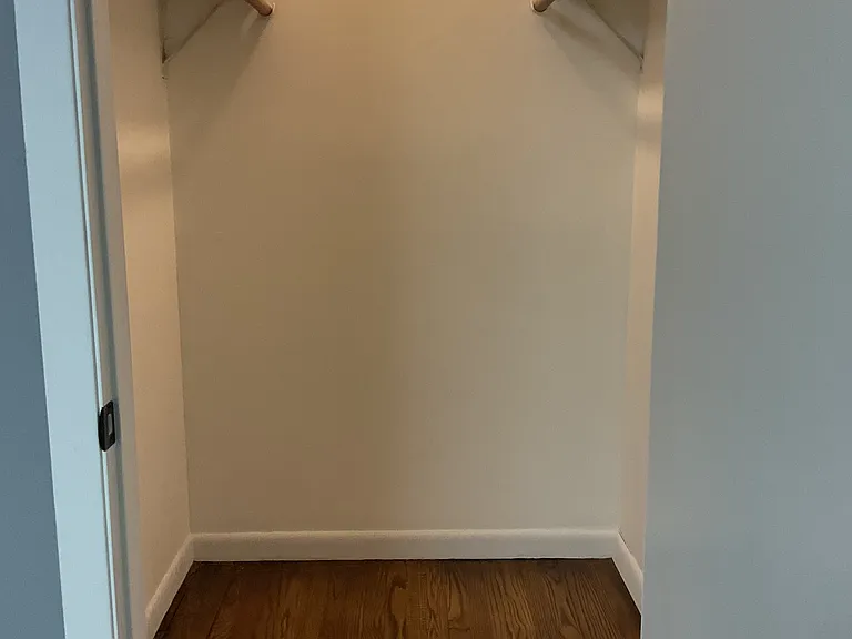 442 Surrey Ln — Photo 21