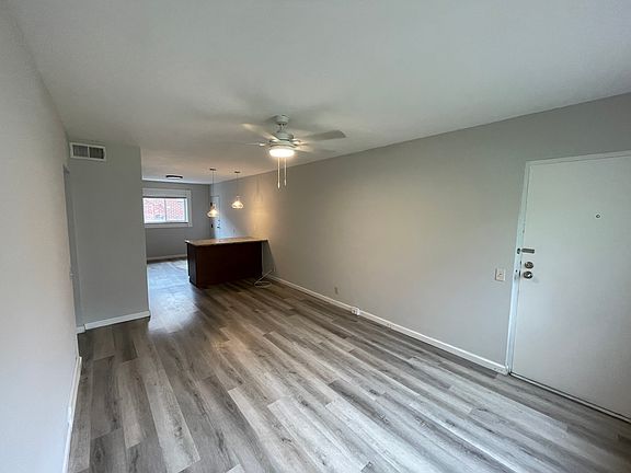 4th image of 7423 Murdoch Ave APT B