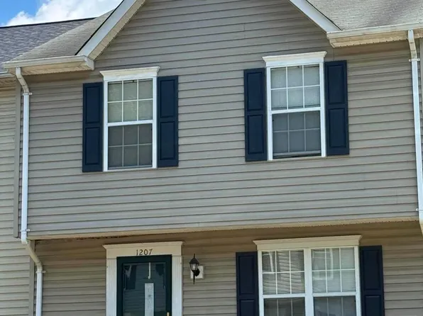 1207 Kings Crest Dr, Stafford, VA 22554