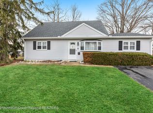 3 Redwood Ter, Hazlet, NJ 07730