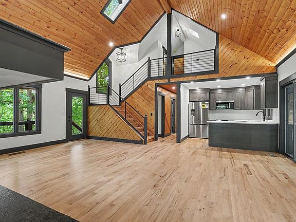 3rd image of 1583 Spring Cove Rd