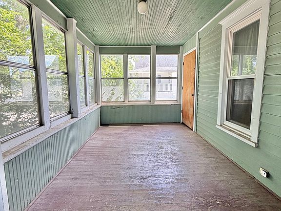 3rd image of 54 Lafayette St