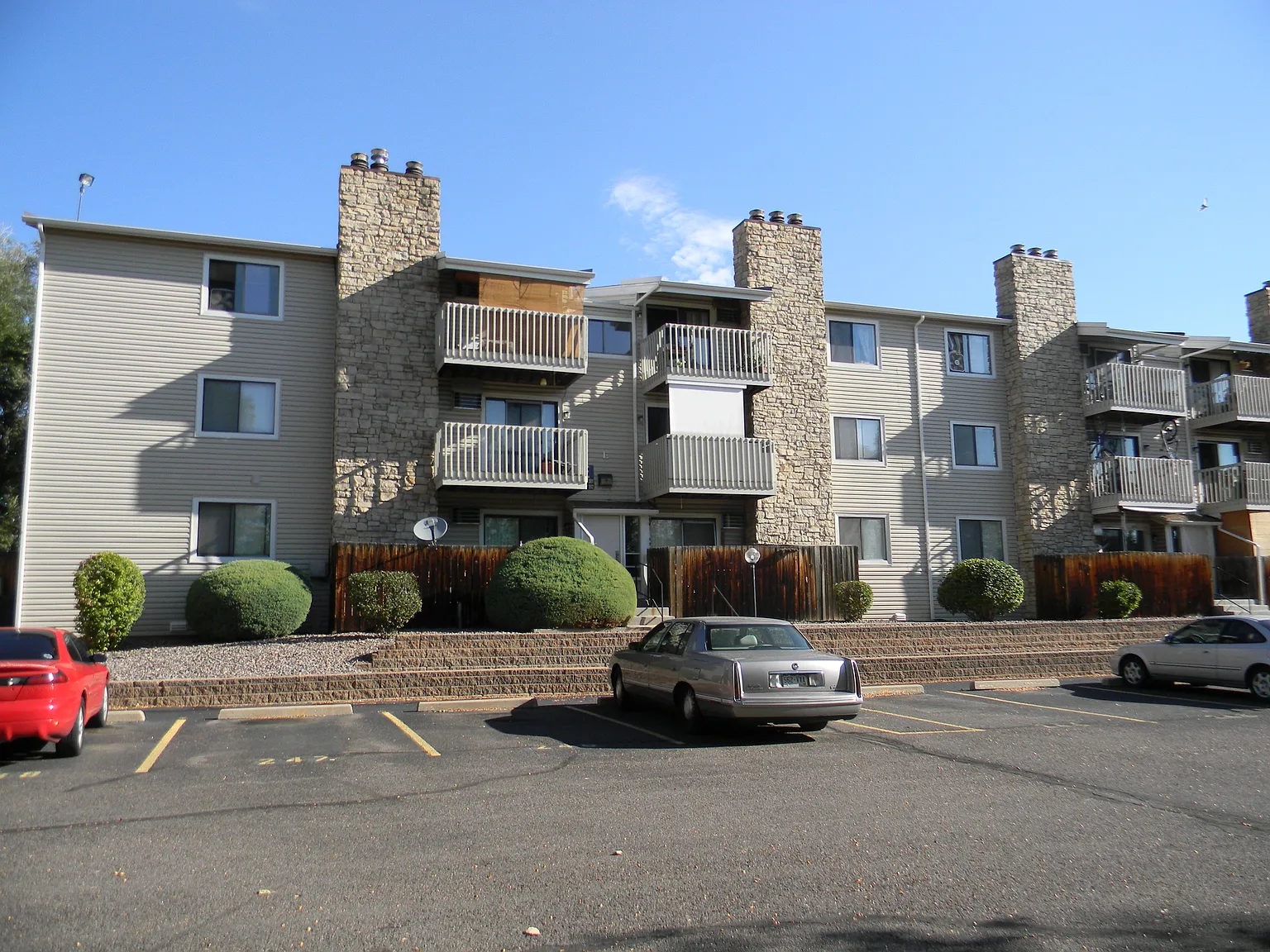 2 bed, 945 sqft, $1,560 — Photo 3