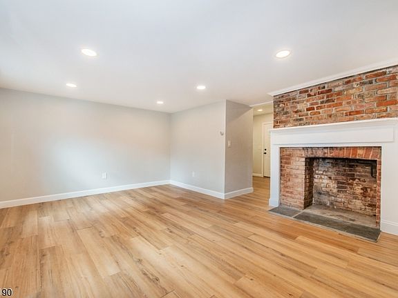 5th image of 43 New St