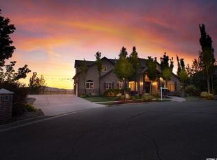 1554 S Tuscany Cove Dr, Farmington, UT 84025