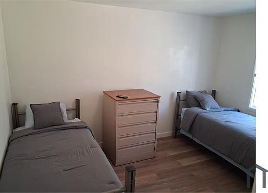 5th image of 1640 W 107th St #1