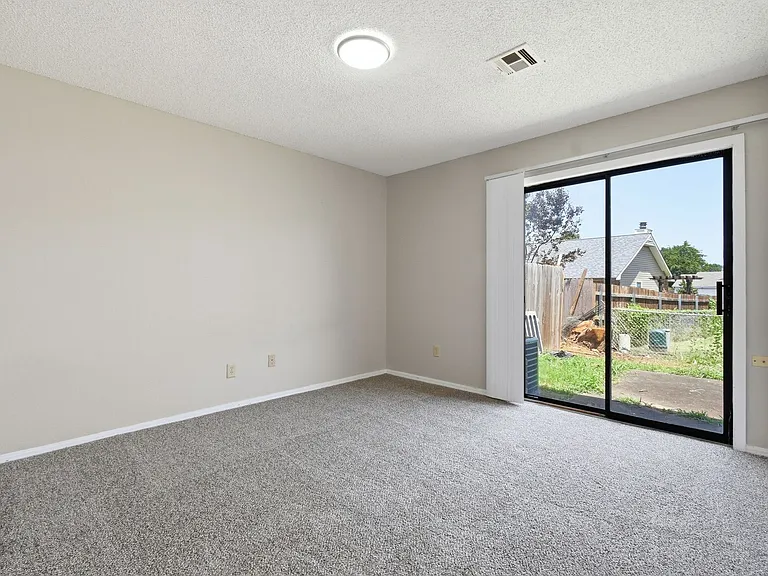 E 39th Pl Quadplex — Photo 14
