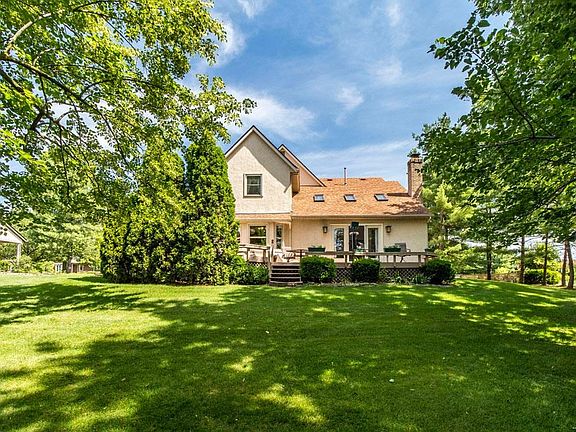 3rd image of 8525 Chateau Dr NW