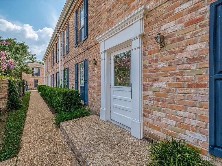 6402 Del Monte Dr #35 — Photo 3