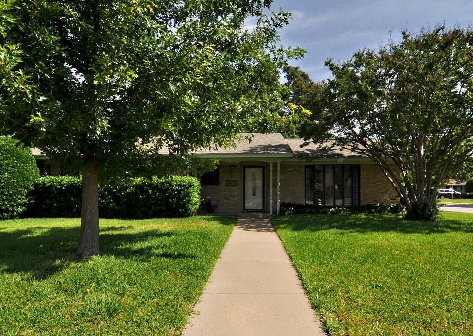 1st image of 401 Keats Cir