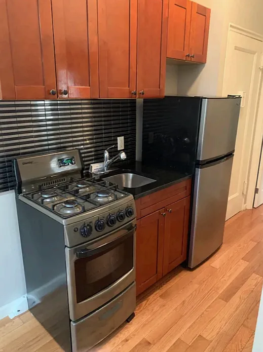 235 East 27th Street — Photo 2