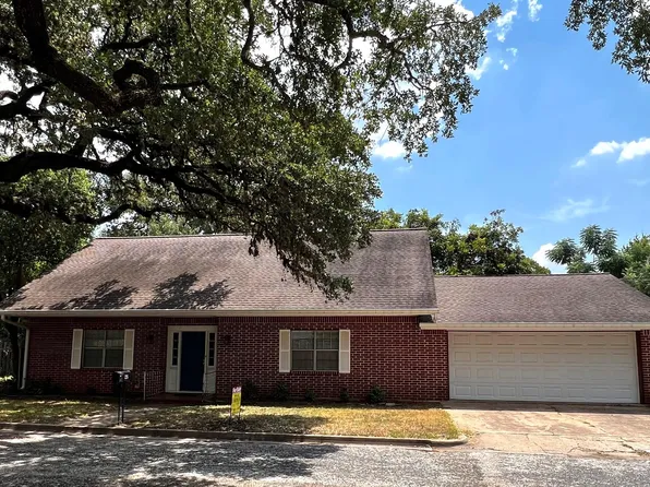 235 W Lower Line St, La Grange, TX 78945