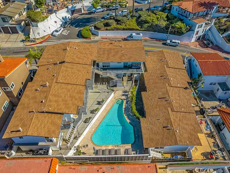 520 Avenida Victoria #7 — Photo 2