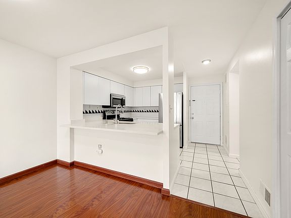5th image of 303 Williams Ct #303