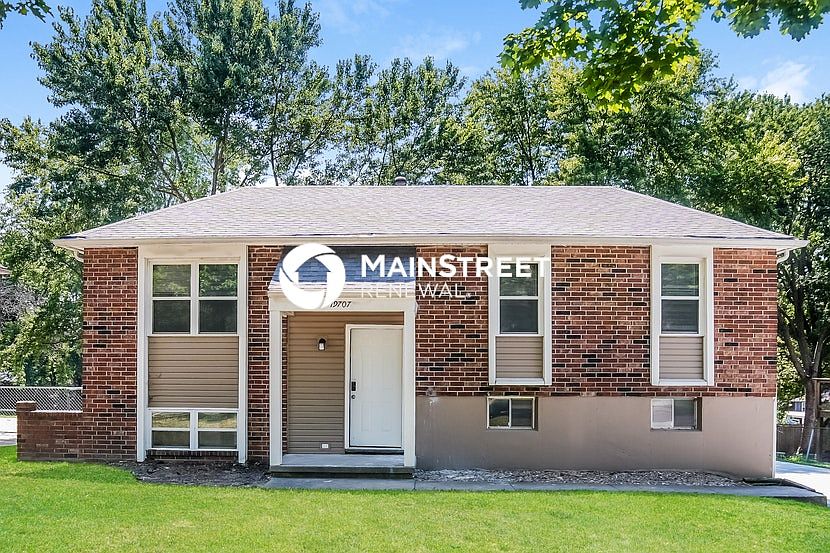 1st image of 19707 E Millhaven St