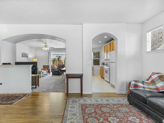3rd image of 1367 Granborough Dr