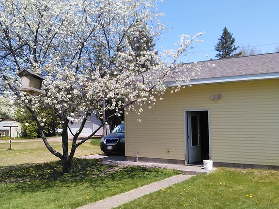 2nd image of 214 12th Ave E