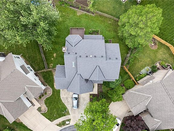 3rd image of 7865 W 152nd St