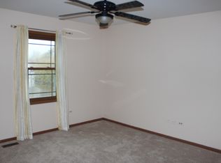 2020 Liberty Ln, Gurnee, IL 60031