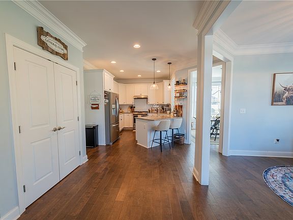 3rd image of 1000 Carlisle Pl