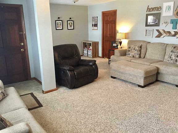 3rd image of 1440 Hiawatha Trl