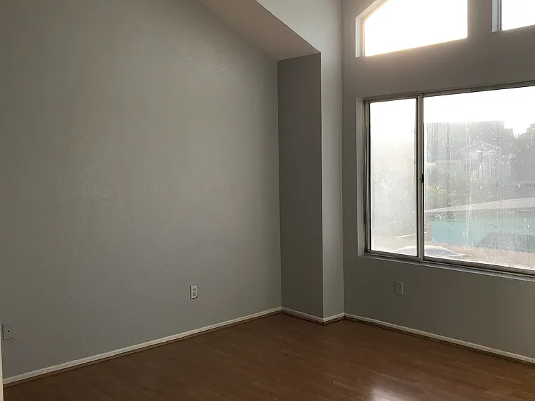 1537 Walnut Ave — Photo 2