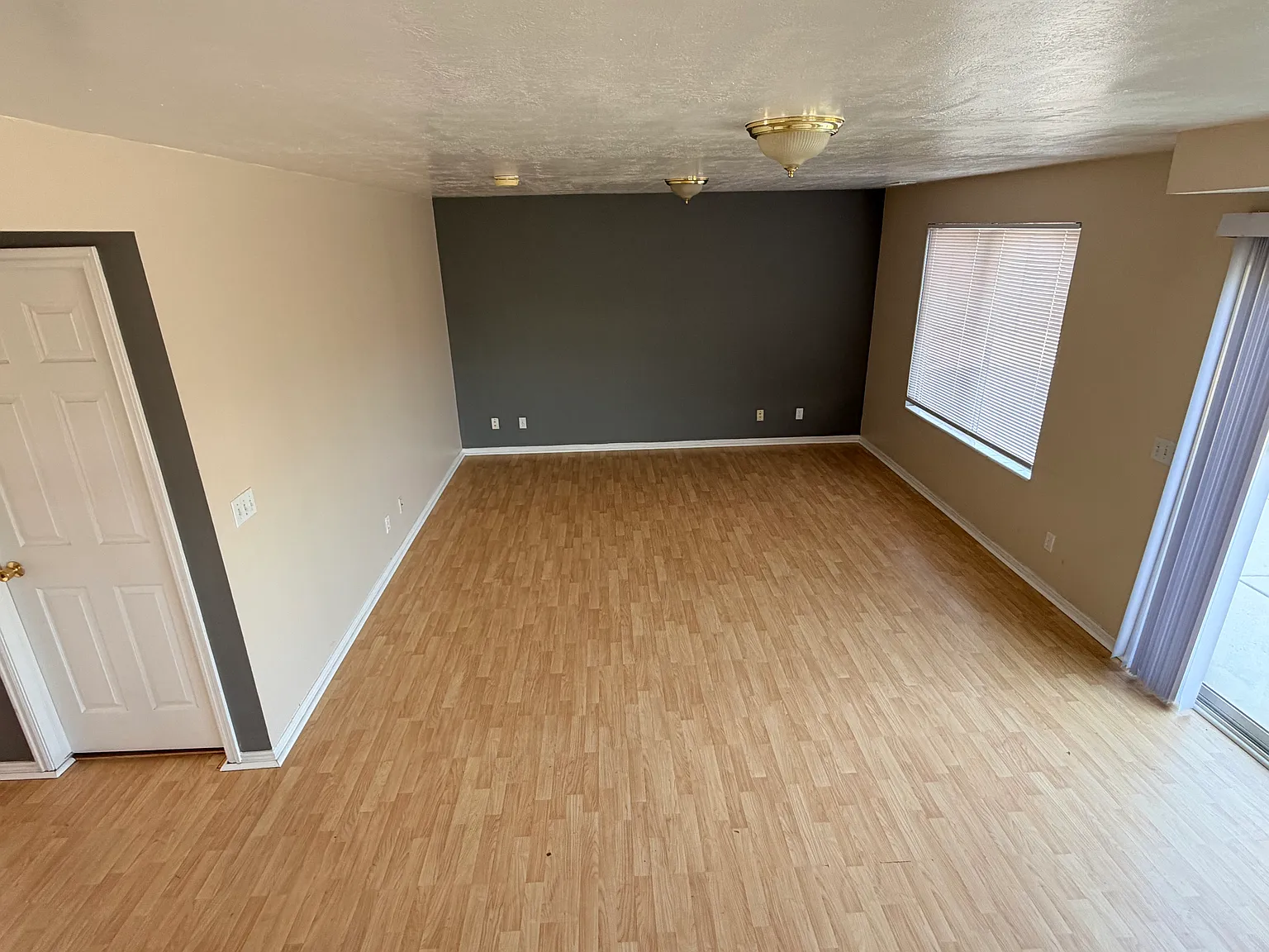4 bed, 2.5 bath, 2884 sqft, $2,800 — Photo 4