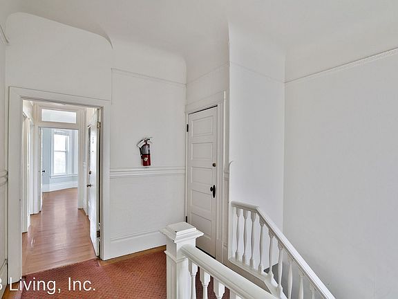 4th image of 524 Ashbury St #5