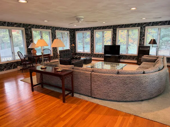 11 Fairview Rd, Medfield, MA 02052
