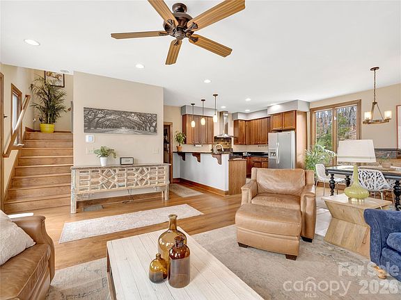 3rd image of 184 Deep Woods Ln