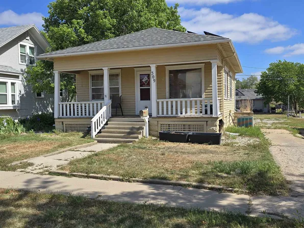 309 W 15th St, Hays, KS 67601