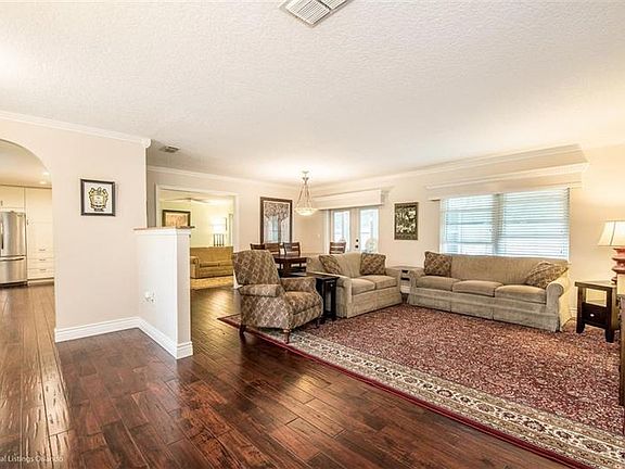 4th image of 256 Cambridge Dr