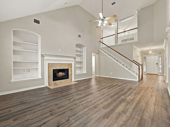 4th image of 323 Deaton Dr