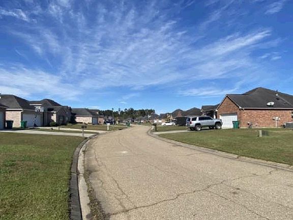 Exterior Neighborhood (street photo)