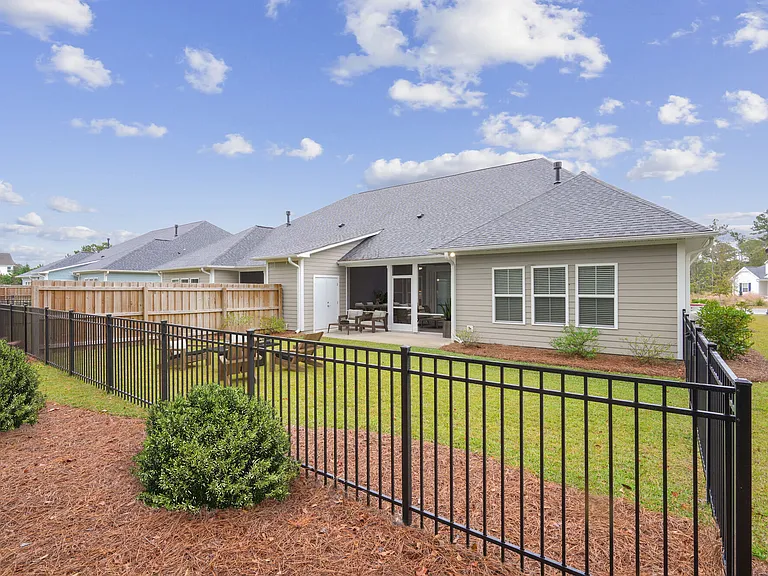 Beaumont Oaks at Porters Neck Apartments & Townhomes — Photo 47