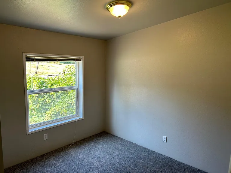 1919 Crestwood Ln — Photo 15