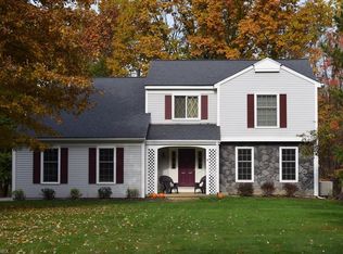 11048 Carriage Hill Dr, Chagrin Falls, OH 44023