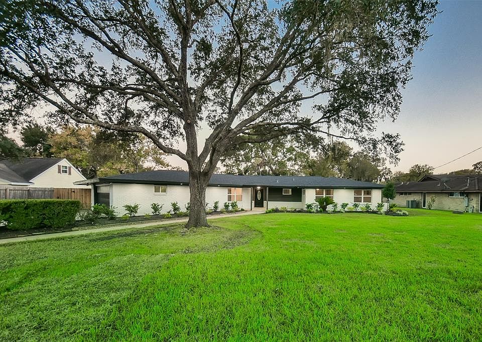 1st image of 209 W Bayou Dr