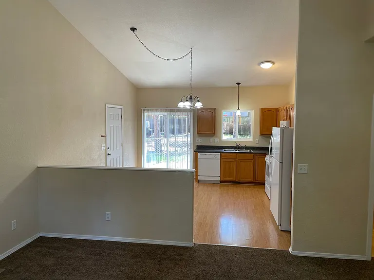 611 Lake Ave — Photo 3