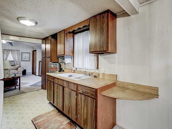 5th image of 556 Gilford Ave